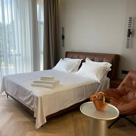 Gardens Hotel *